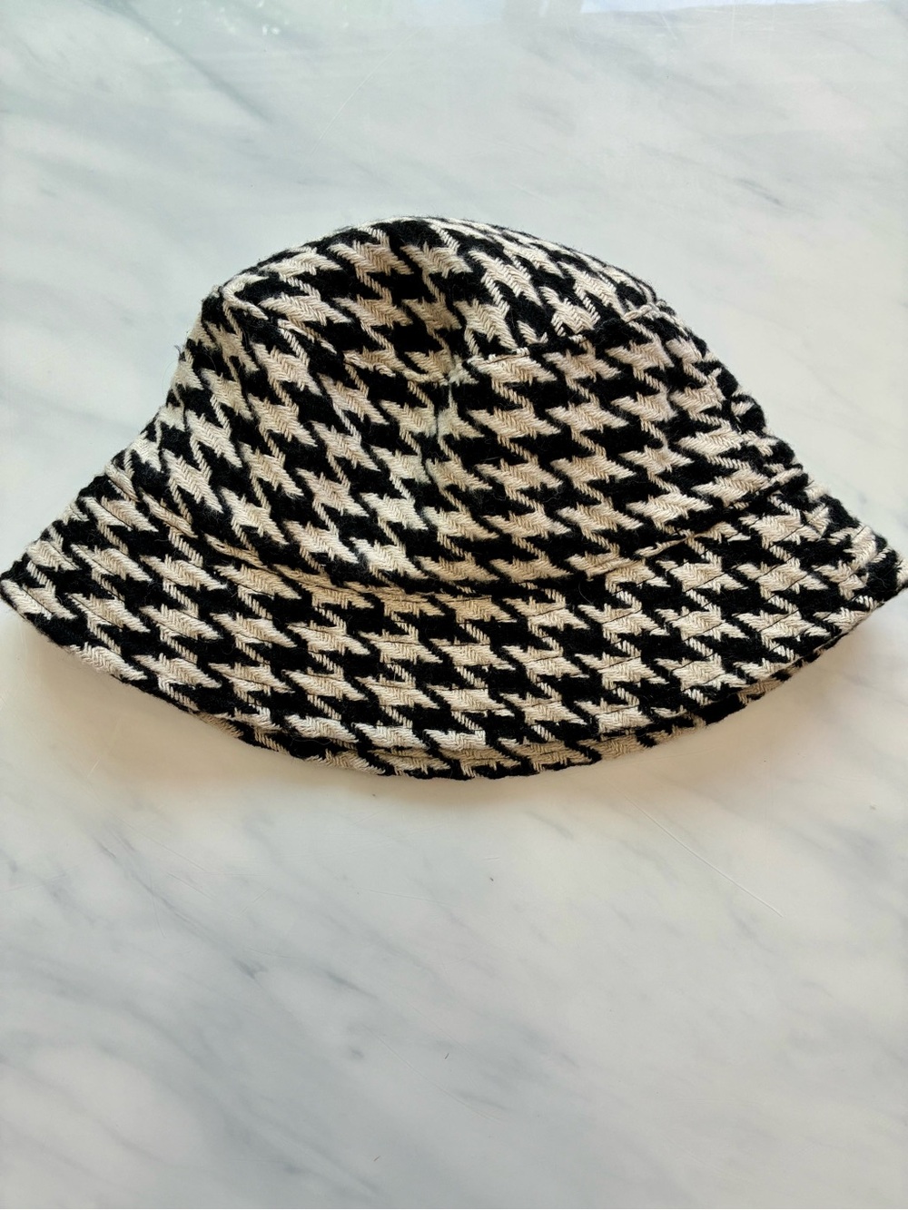 H&M Black & White Houndstooth Bucket Hat